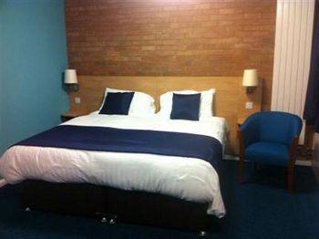 Hotel House & Gardens And National Sports Centre